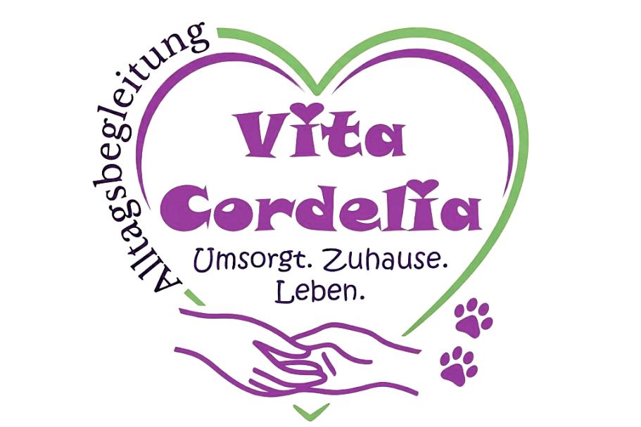 Herz mit lila und grünen Linien, innen steht Vita Cordelia, darunter umsorgt. zuhause. leben, darunter zwei sich reichende stilisierte Hände, rechts unten, außerhalb 2 Pfotenabdrucke auf dem linken Herzbogen steht Alltagsbegleitung